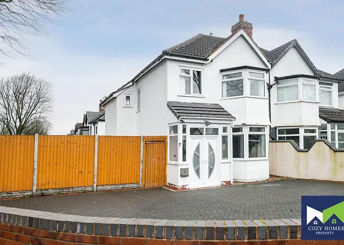 Modern 3 Bed House With Spacious Parking, Suitable For Contractors, Insurance Stays And Families Near Nec, Solihull & Bham Airport