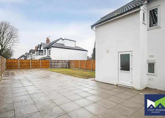 Modern 3 Bed House With Spacious Parking, Suitable For Contractors, Insurance Stays And Families Near Nec, Solihull & Bham Airport