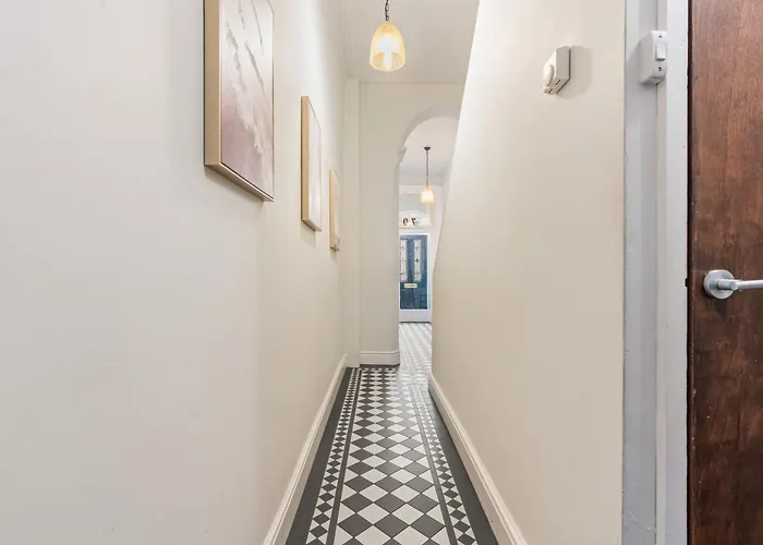 Elegant 5-Bed House Free Parking Edgbaston, Birmingham